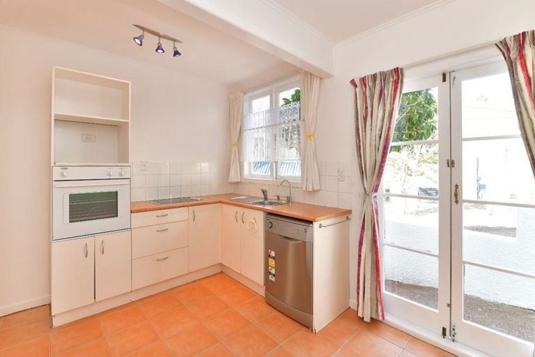 Photo of property in 22 Scott Road, Stanmore Bay, Whangaparaoa, 0932