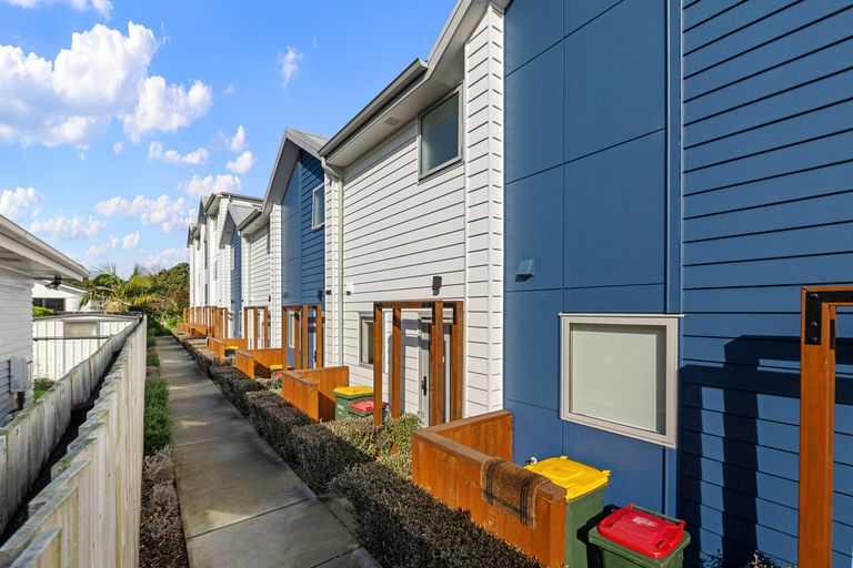 Photo of property in 4/8 Yeovil Road, Te Atatu Peninsula, Auckland, 0610