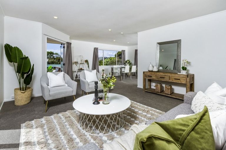 Photo of property in 2/13 Valecrest Place, Bayview, Auckland, 0629