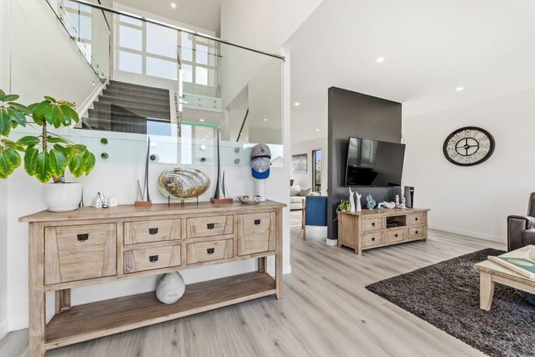 Photo of property in 36 Resolution Drive, Gulf Harbour, Whangaparaoa, 0930