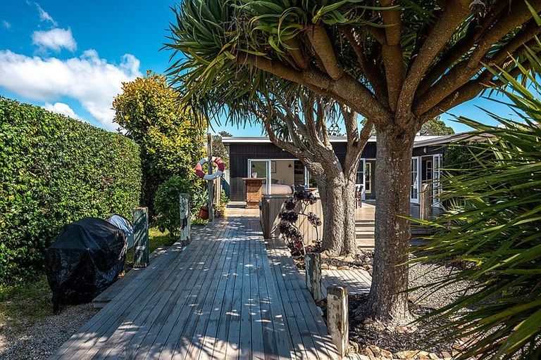 Photo of property in 1 Rata Street, Oneroa, Waiheke Island, 1081