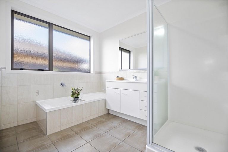 Photo of property in 14 Cranmer Close, Rototuna North, Hamilton, 3210