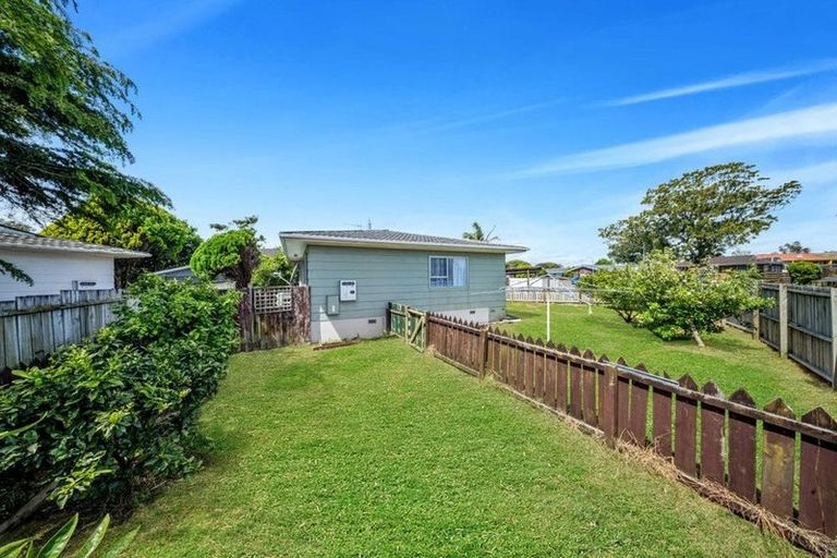 Photo of property in 1/23 Challen Close, Conifer Grove, Takanini, 2112