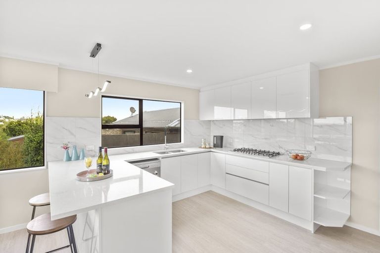 Photo of property in 47 Amorino Drive, Red Beach, 0932