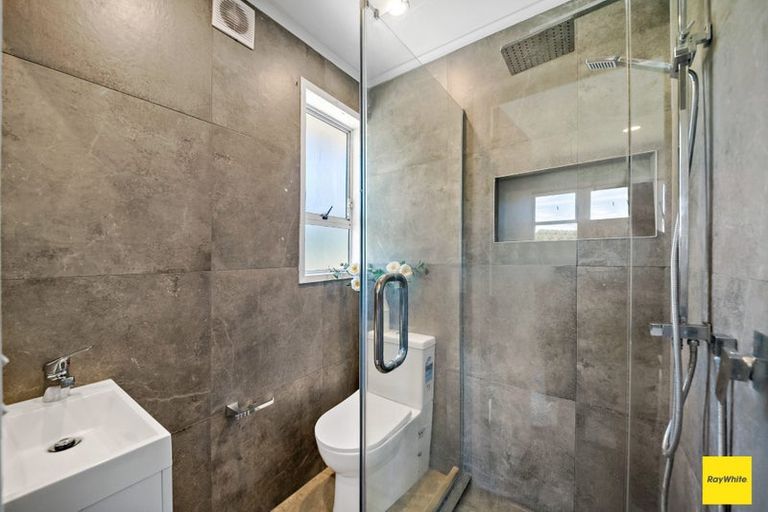 Photo of property in 2 Glengarry Road, Glen Eden, Auckland, 0602