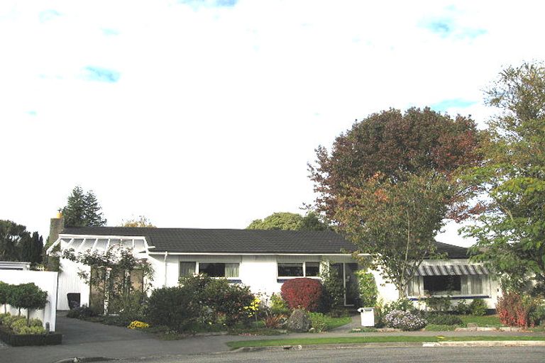 Photo of property in 11 Farnham Place, Ilam, Christchurch, 8041