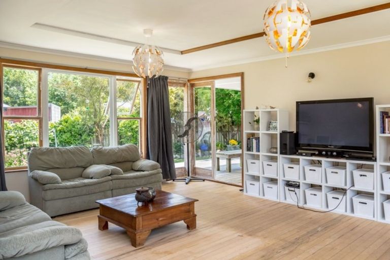 Photo of property in 9 Card Crescent, Featherston, 5710