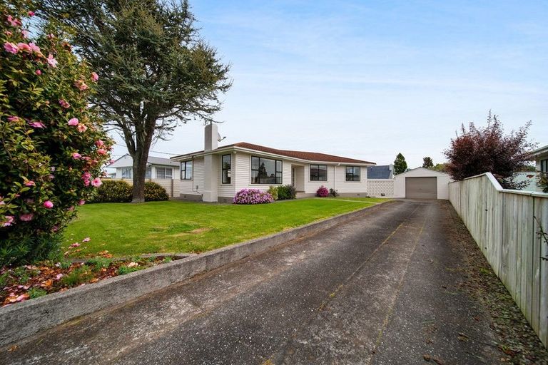 Photo of property in 17 Murray Avenue, Hawera, 4610