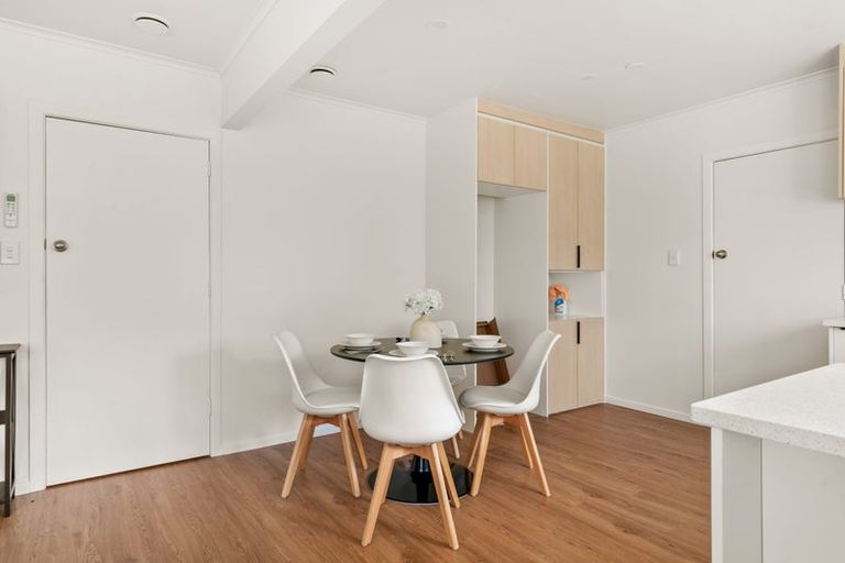 Photo of property in 1/66 Clevedon Road, Papakura, 2110