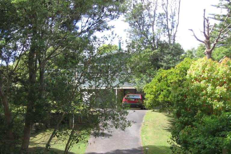 Photo of property in 13 John Bracken Way, Beach Haven, Auckland, 0626