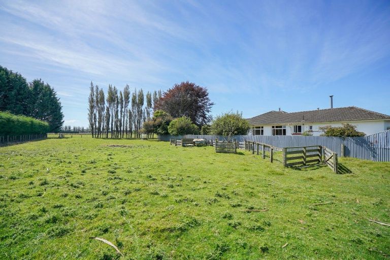 Photo of property in 1048 Lochiel-branxholme Road, Branxholme, Invercargill, 9874