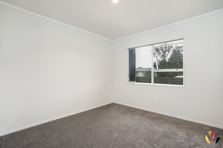 Photo of property in 6 Stoll Place, Clendon Park, Auckland, 2103