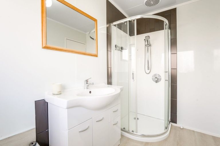 Photo of property in 2/21 Birman Close, Half Moon Bay, Auckland, 2012