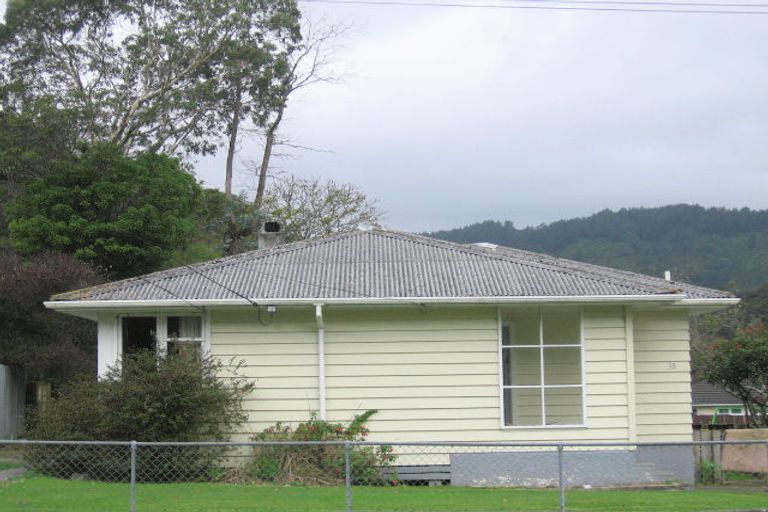 Photo of property in 38 Bird Grove, Stokes Valley, Lower Hutt, 5019