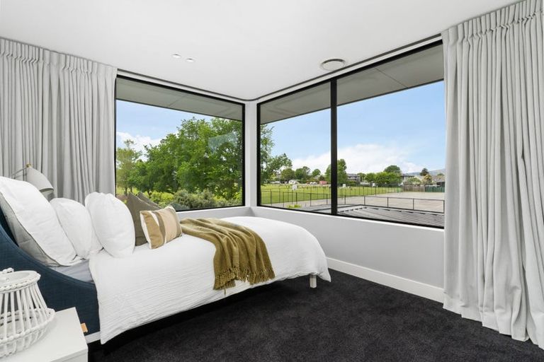 Photo of property in 49 Saint Andrews Square, Strowan, Christchurch, 8052