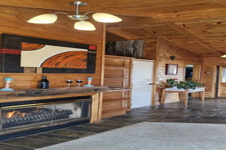 Photo of property in 76 Brick Bay Drive, Sandspit, Warkworth, 0982