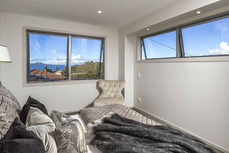 Photo of property in 1/465a Beach Road, Murrays Bay, Auckland, 0630