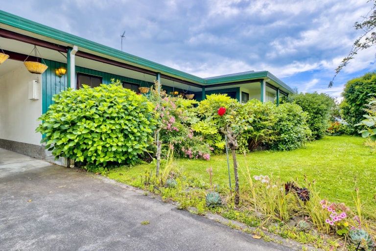 Photo of property in 11 Deakin Place, Clive, 4102