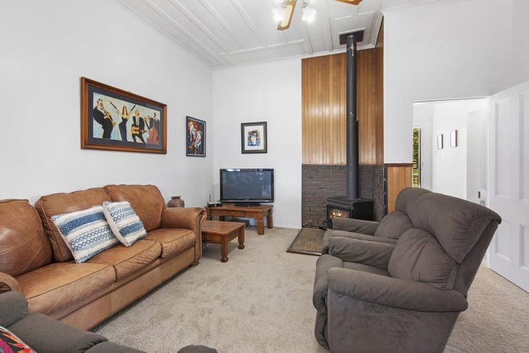 Photo of property in 46 Whakapirau Road, Maungaturoto, 0583