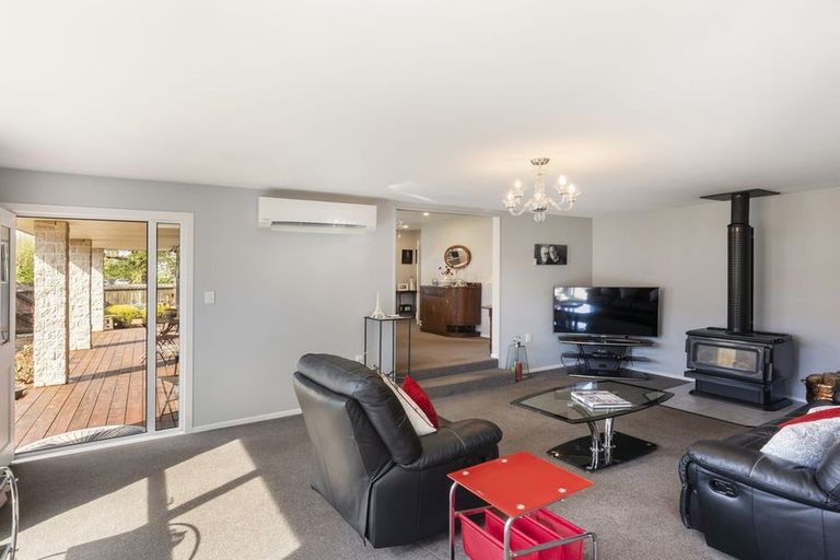 Photo of property in 43 Dunbarton Street, Redwood, Christchurch, 8051