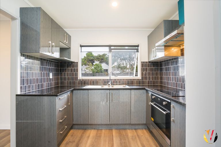 Photo of property in 6 Stoll Place, Clendon Park, Auckland, 2103