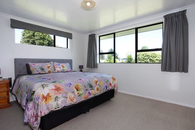 Photo of property in 8 Mansell Crescent, Bulls, 4818