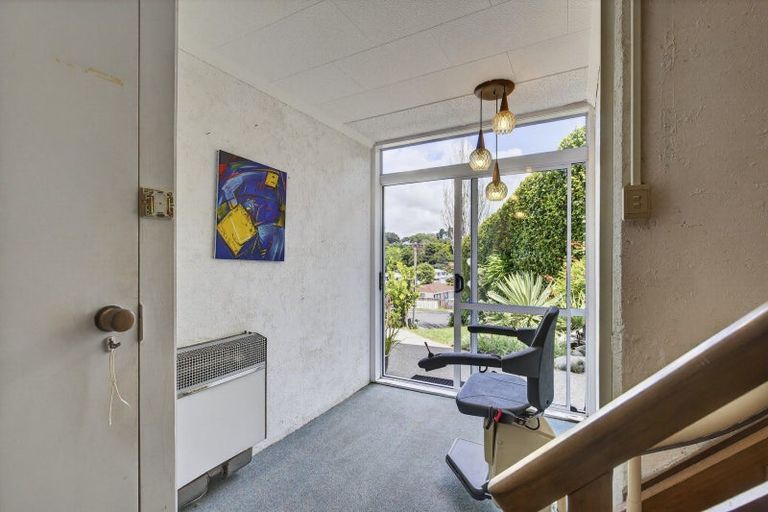 Photo of property in 9 Whitby Place, Westown, New Plymouth, 4310