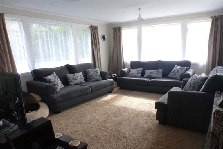 Photo of property in 33 Castor Crescent, Cannons Creek, Porirua, 5024