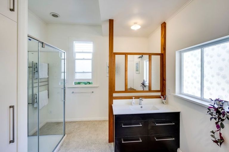 Photo of property in 19 Cameron Road, Bluff Hill, Napier, 4110