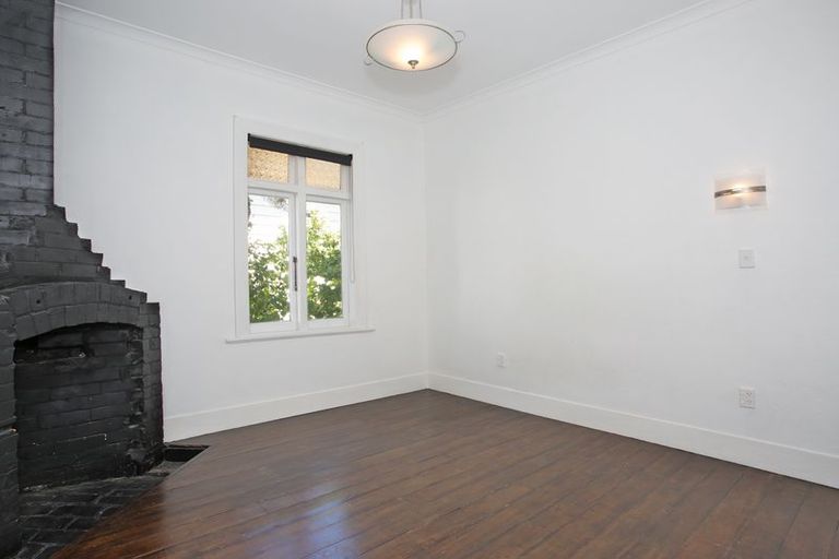 Photo of property in 390 Featherston Street, Palmerston North, 4414