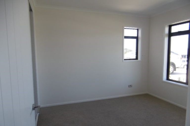 Photo of property in 6 Malbec Place, Huapai, Kumeu, 0810