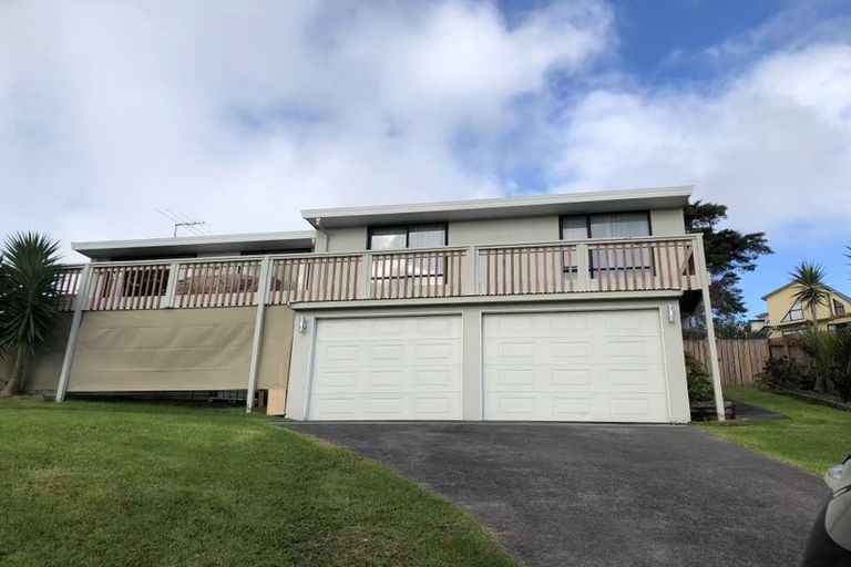 Photo of property in 32 Exeter Place, Unsworth Heights, Auckland, 0632