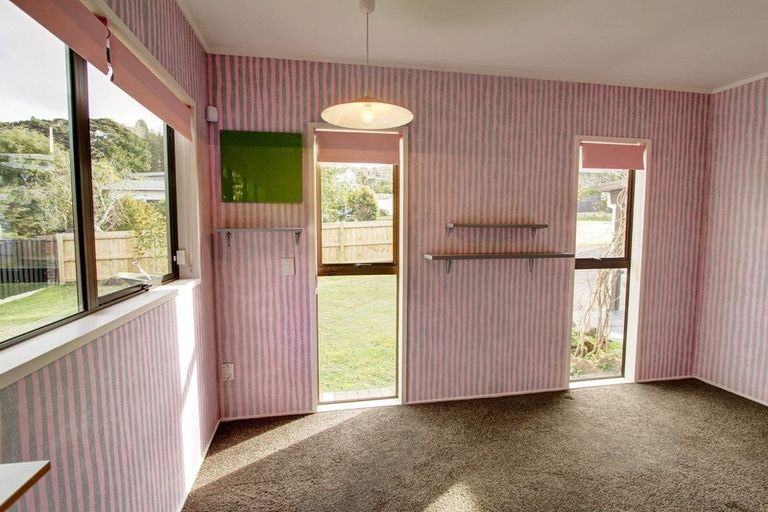 Photo of property in 110 Chelsea View Drive, Chatswood, Auckland, 0626