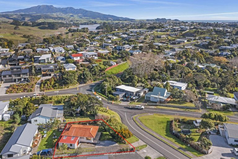 Photo of property in 1 Sunshine Rise, Raglan, 3225