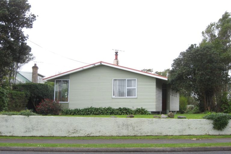 Photo of property in 35 Carthew Street, Okato, 4335