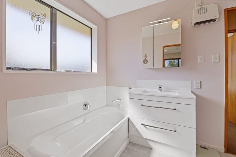 Photo of property in 6 Thornhill Place, Sockburn, Christchurch, 8042