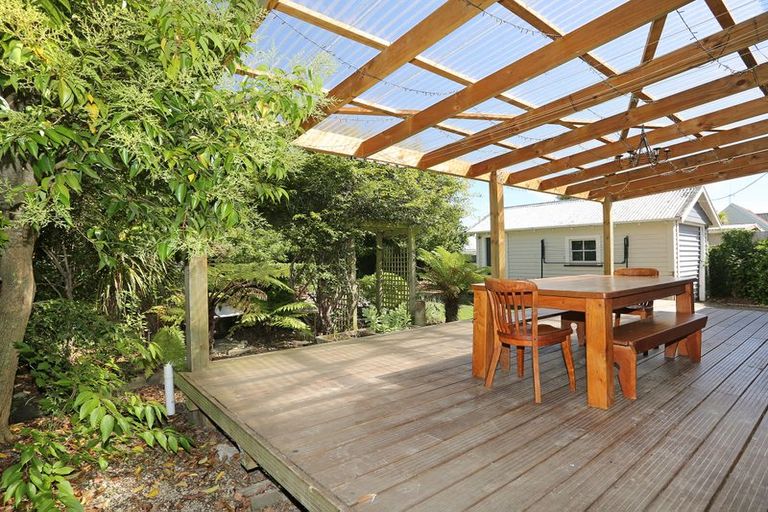 Photo of property in 390 Featherston Street, Palmerston North, 4414