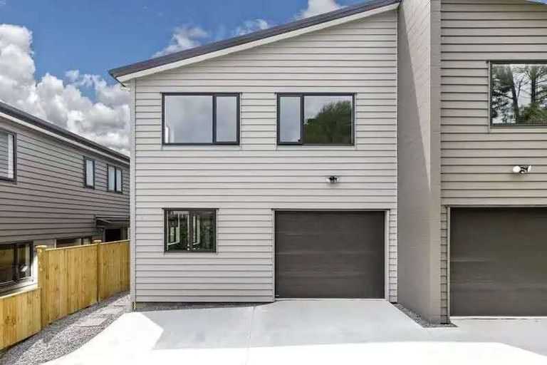 Photo of property in 10c Neilon Place, Northcross, Auckland, 0632