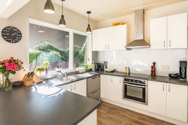 Photo of property in 6 Bank Road, Northland, Wellington, 6012