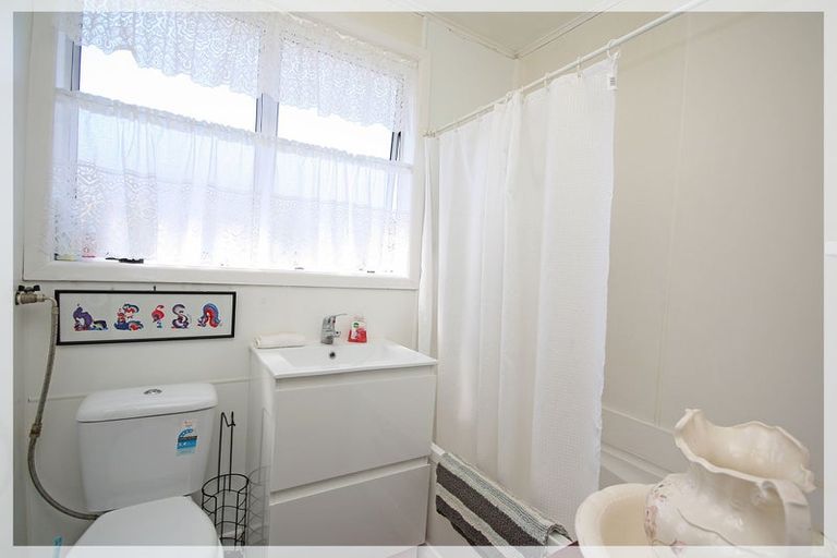 Photo of property in 40 Cook Street, Foxton, 4814