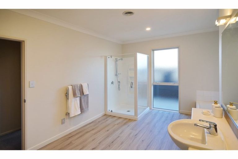 Photo of property in 5 Corsican Grove, Parklands, Christchurch, 8083