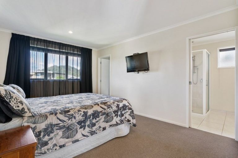 Photo of property in 100 Estuary View, Whangamata, 3620