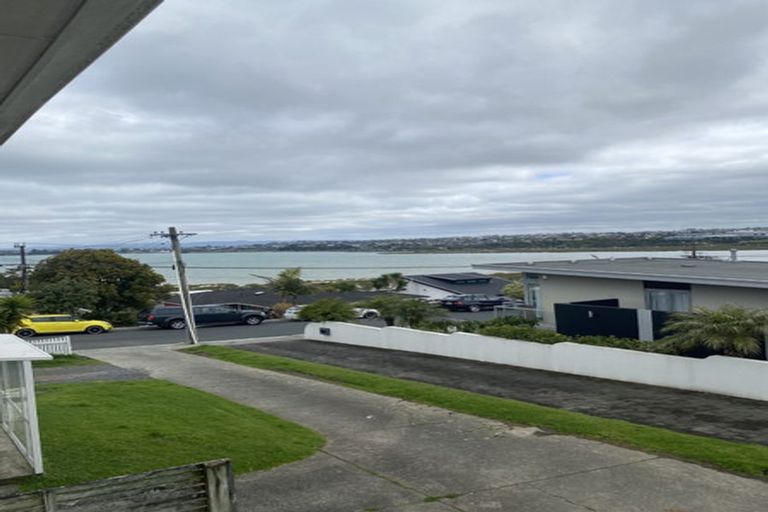 Photo of property in 2/17 Walter Street, Hauraki, Auckland, 0622