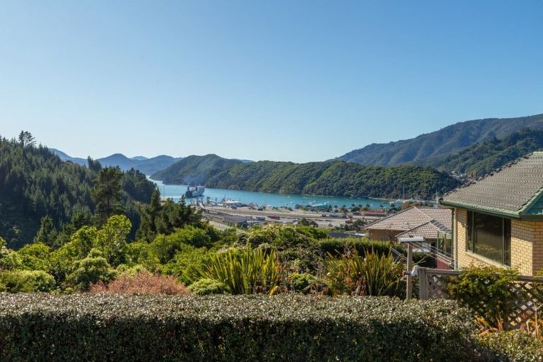 Photo of property in 30 Harbour View Heights, Picton, 7220