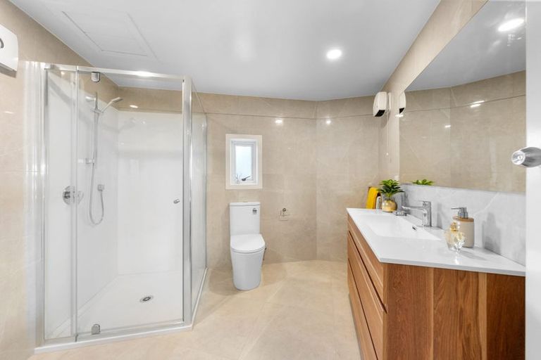 Photo of property in 17a Gulf Crest, Bucklands Beach, Auckland, 2012