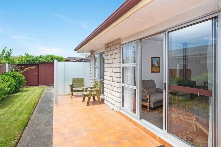 Photo of property in 2/15a Edgeware Road, St Albans, Christchurch, 8014