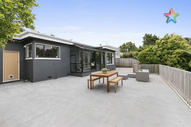 Photo of property in 51 Poto Road, Normandale, Lower Hutt, 5010