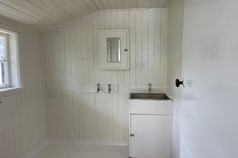 Photo of property in 4 Gibbs Crescent, Wainuiomata, Lower Hutt, 5014