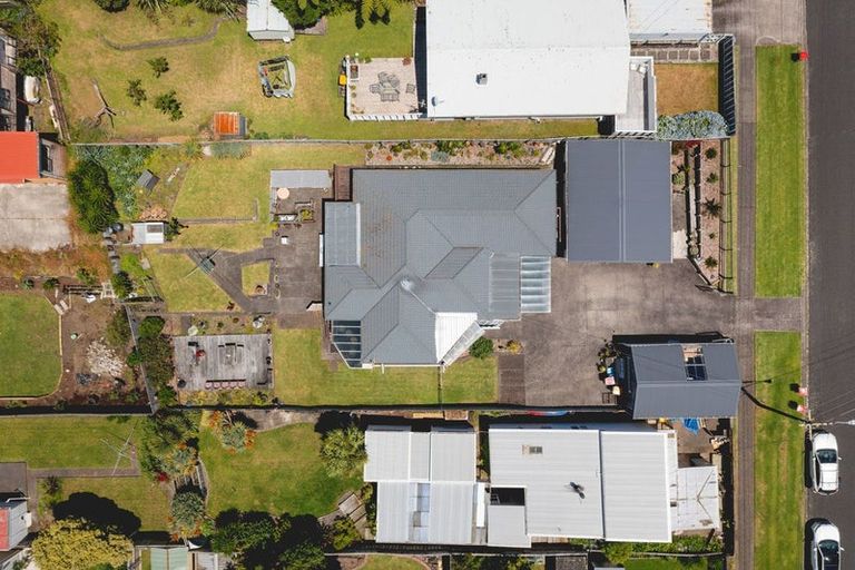 Photo of property in 9 Roy Terrace, Moturoa, New Plymouth, 4310