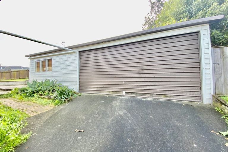 Photo of property in 12 Melia Grove, Goodwood Heights, Auckland, 2105